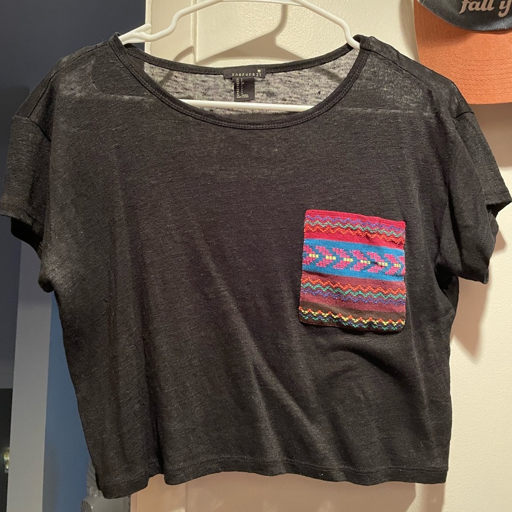 Black cropped tee